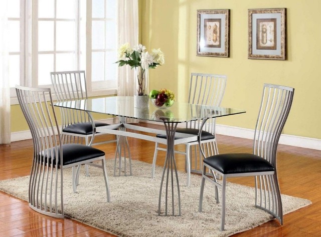 décoration-salle-à-manger-table-rectangulaire-verre-chaises
