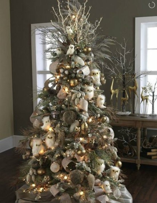 décoration-sapin-Noël-blanc-argent-pommes-pin-petites-chouettes-blanches décoration sapin de Noël