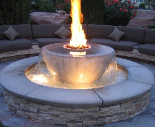 eau vasque coupe feu fontaine metal argent lumiere eclairage rond canape divan lounge pierre seche