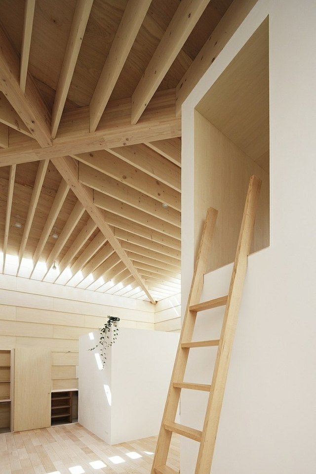 échelle plafond bois clair pièce chambre moderne maison