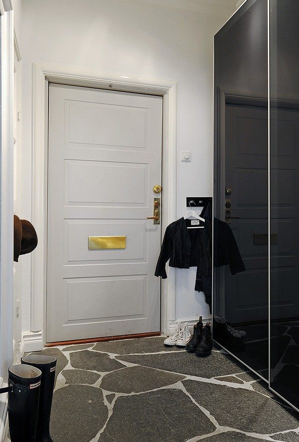 entrée armoire noire suédois appartement