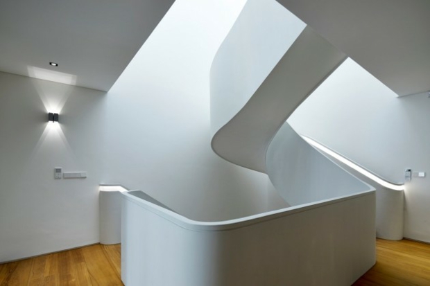 escalier blanc ultra moderne