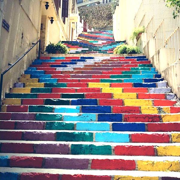 escaliers en briques peintes à beirut