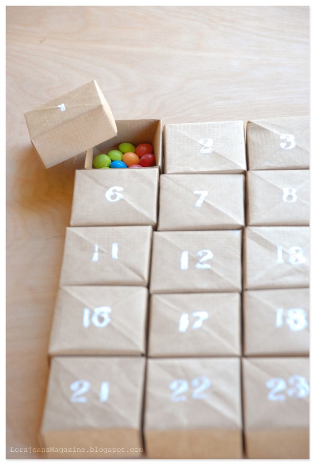 fabriquer-calendrier-Avent-petites-boîtes-carton-chiffres-blancs-bonbons