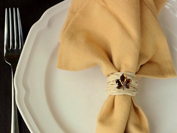 fleur de lis royal déco design simpliste diy rond serviette