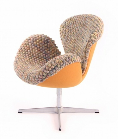 forme originale chaise tricotee couleurs pales
