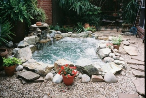 gravier cascade jacuzzi jardin exterieur eau bouillante