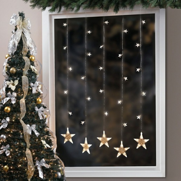 guirlandes-lumineuses-Noël-déco-fenêtre-étoiles-petites-sapin-rubans