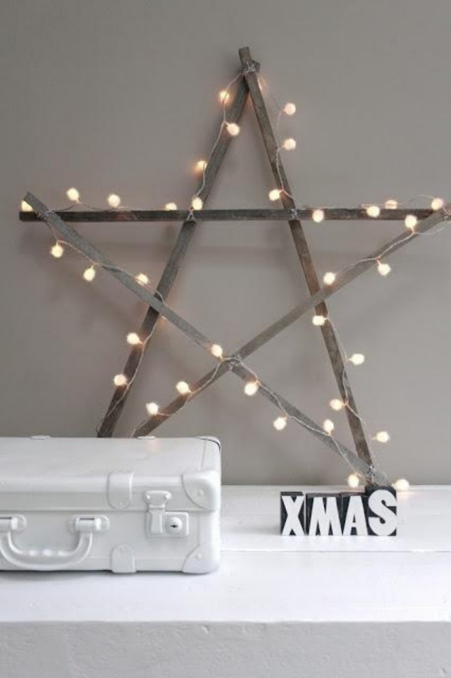 guirlandes-lumineuses-Noël-étoile-lattes-bois-décorée-guirlande-lumineuse