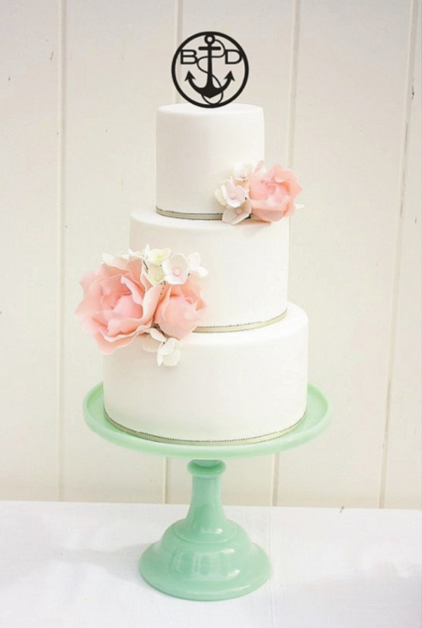 gâteau blanc rond roses ThePinkOwlDesigns