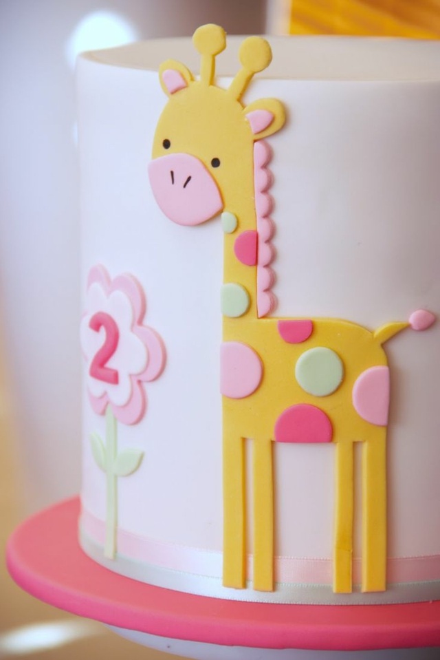 gâteau d'anniversaire bebe enfant giraffe cylindre