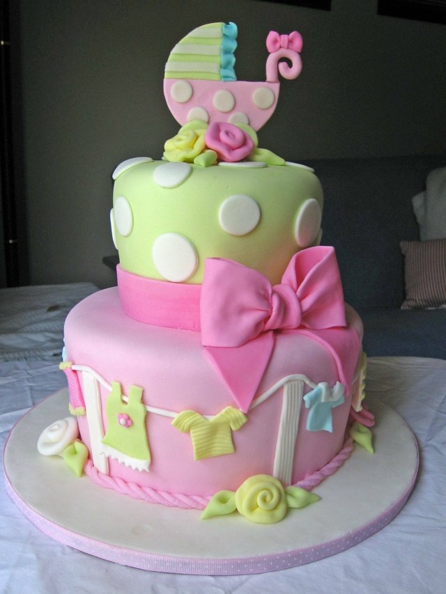 gâteau d'anniversaire noeud rose vert clair poussette
