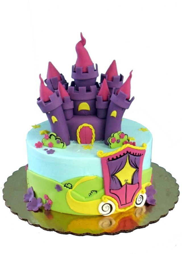 gâteau surplombé chateau princesse