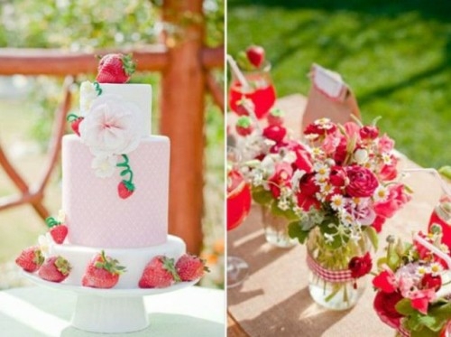gâteau à étages et vases à fleurs pots verre