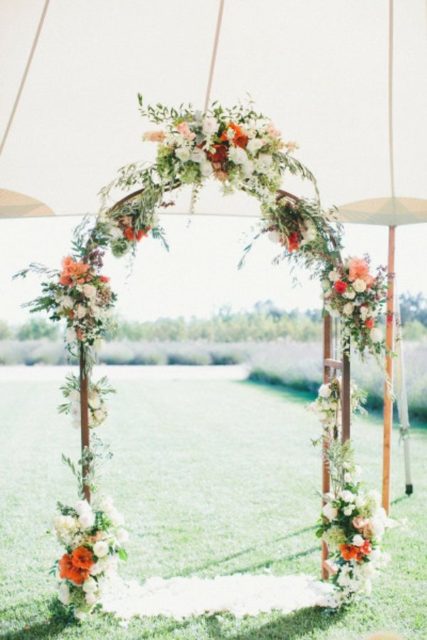 idee decoration arc mariage floral