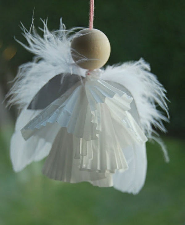 idée-déco-Noël-ange-moules-papier-plumes