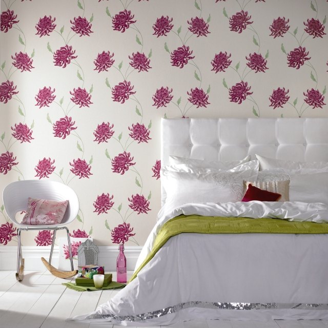 idée-déco-chambre-fille-ado-literie-motifs-floraux-papier-peint-blanc-motifs-floraux-lilas idée déco chambre