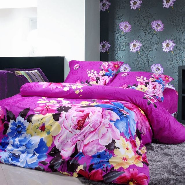 idée-déco-chambre-fille-ado-literie-motifs-floraux-papier-peint-gris-fleurs-roses-literie-rose-vif idée déco chambre
