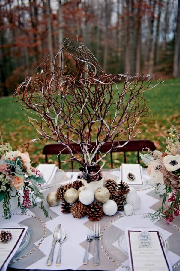 idée décoration table de mariage avec ornements bois