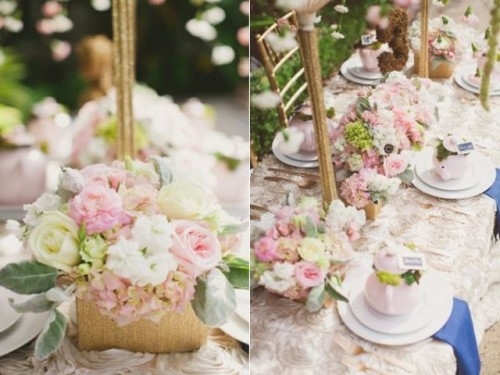 idées de déco de table parsemée de roses couleur pastel