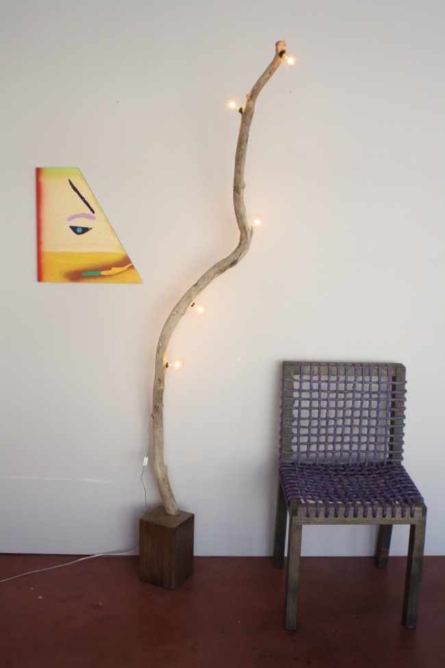 idées-de-déco-lampe-poser-DIY-bois-chaise-beau-luminaire
