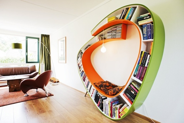 idées-design-déco-bibliothèque-forme-extraordinaire-originale-vert-clair-orange déco bibliothèque