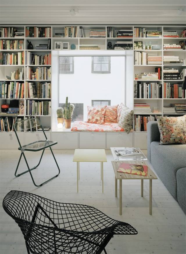 idées-design-déco-bibliothèque-murale-grande-blanche-vases-coin-lecture déco bibliothèque