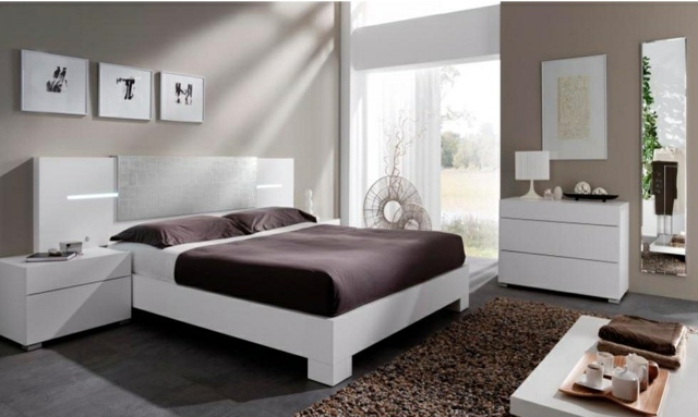 idées-déco-chambre-coucher-couleurs-naturelles-ensemble-bois-blanc-linge-lit-couleur-chocolat idées déco chambre à coucher