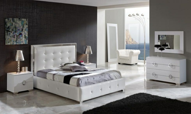 idées-déco-chambre-coucher-couleurs-naturelles-mobilier-blanc-ensemble-lampes-chevet-argentées-tapis-noir