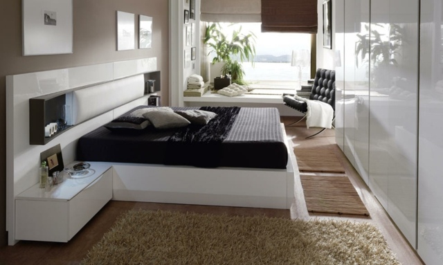 idées-déco-chambre-coucher-couleurs-naturelles-mobilier-blanc-murs-beige-tapis-beige-linge-lit-noir idées déco chambre à coucher