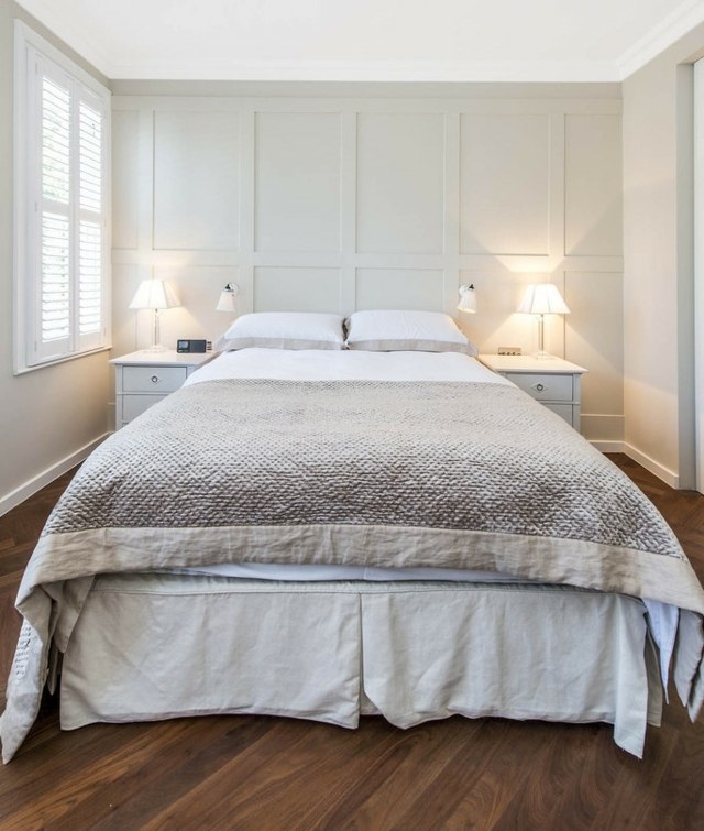 idées-déco-chambre-coucher-couleurs-naturelles-monochrome-blanche-inge-lit-blanc-lampes-chevet