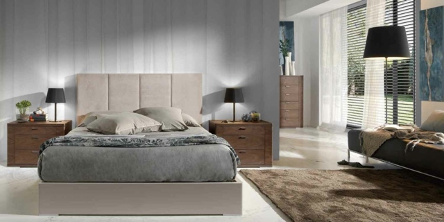 idées-déco-chambre-coucher-couleurs-naturelles-mur-gris-clair-tapis-cappuccino-tête-lit-beige idées déco chambre à coucher