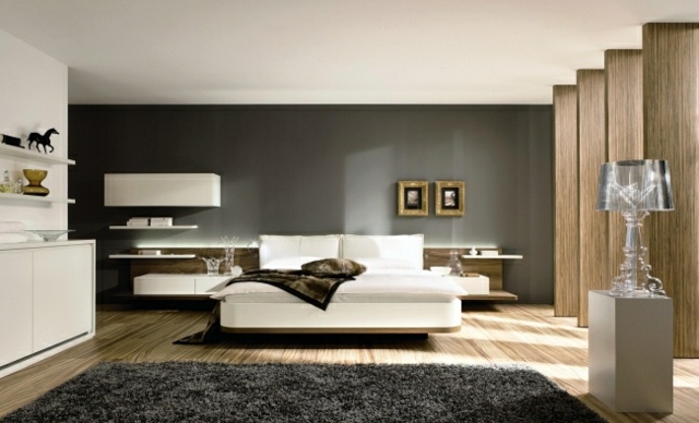 idées-déco-chambre-coucher-couleurs-naturelles-mur-gris-tapis-gris-mobilier-blanc-tête-lit-tapissée-blanche idées déco chambre à coucher