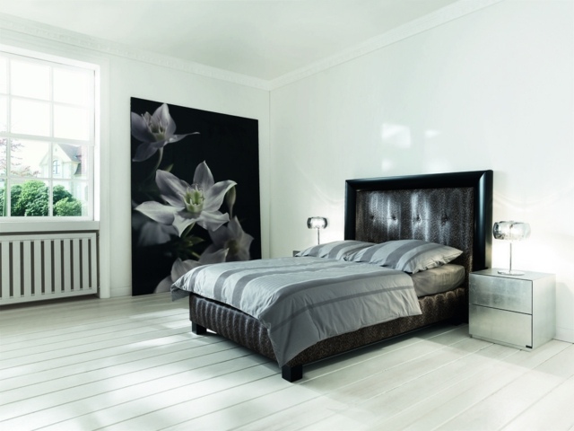 idées-déco-chambre-coucher-couleurs-naturelles-murs-blancs-déco-murale-noir-fleurs-blanches-linge-lir-gris-clair