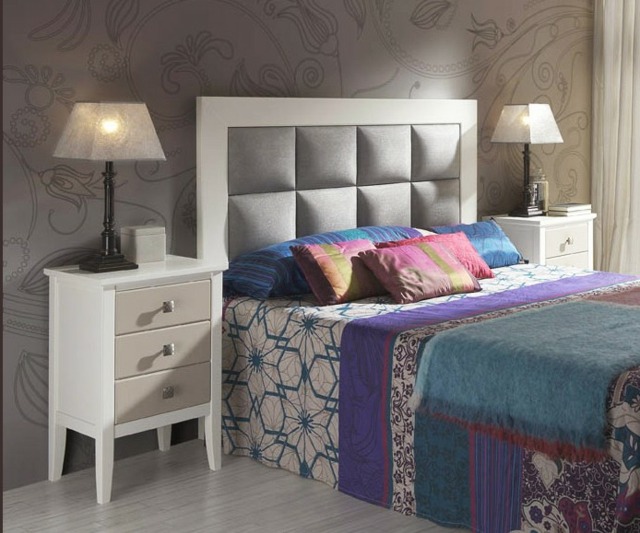 idées-déco-chambre-coucher-couleurs-naturelles-murs-gris-tables-chevet-blanc-gris-linge-lit-bleu idées déco chambre à coucher