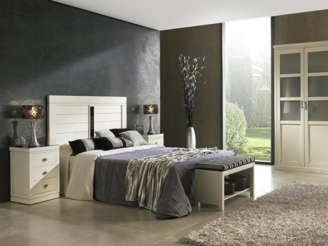 idées-déco-chambre-coucher-couleurs-naturelles-murs-gris-tapis-beige-linge-lit-gris-clair-mobilier-blanc idées déco chambre à coucher