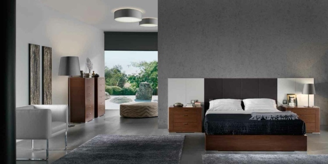 idées-déco-chambre-coucher-couleurs-naturelles-murs-gris-tête-lit-gris-foncé-mobilier-bois-fauteuil-blanc idées déco chambre à coucher