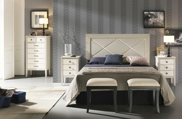 idées-déco-chambre-coucher-couleurs-naturelles-papier-peint-gris-rayures-mobilier-blanc-tableaux idées déco chambre à coucher