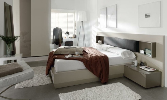 idées déco chambre à coucher idées-déco-chambre-coucher-couleurs-naturelles-tapis-blancs-murs-blancs-accents-beige-gris-clair