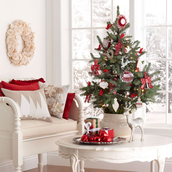 idées-décoration-Noël-rouge-salon-blanc