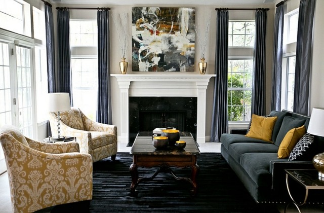 interieur retro rideaux gris cheminee jaune