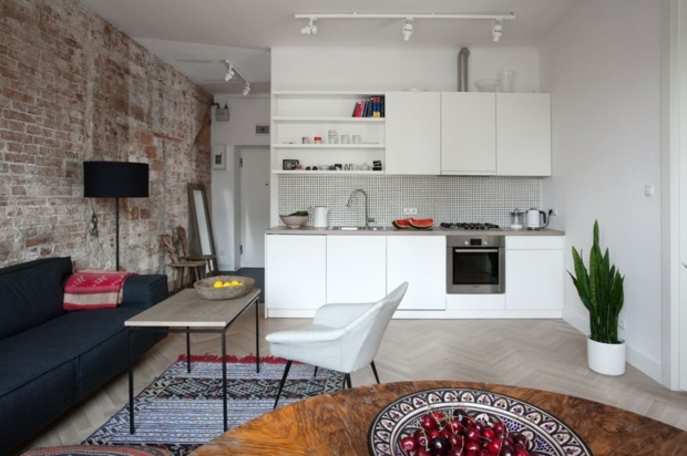intérieur compact avec cuisine et salon open space