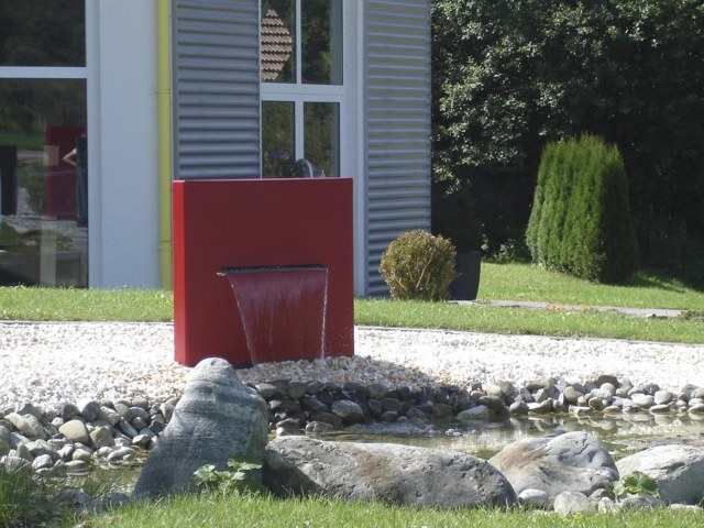 installation eau jardin moderne
