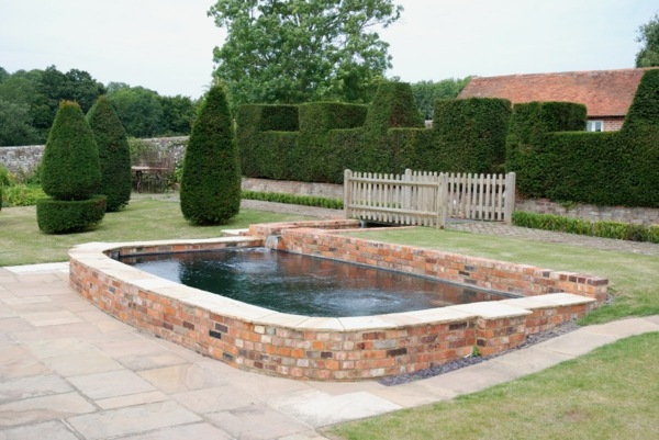 jardin bassin à koi briques