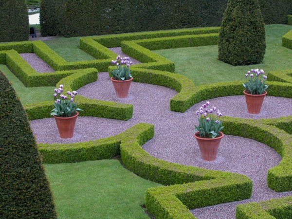 jardin design petit labyrinthe