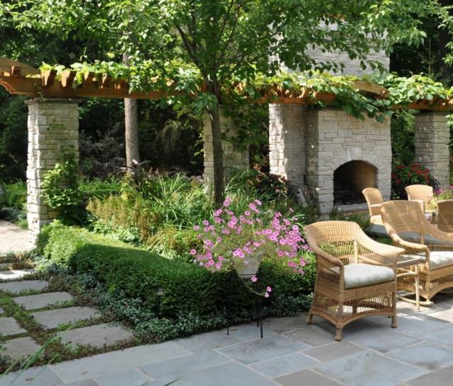 jardin exterieur amenagement cheminee fauteuil rotin pergola