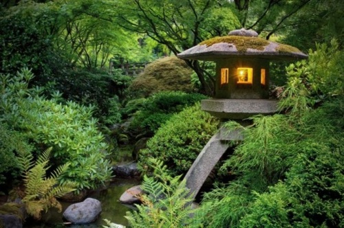 jardin zen lanterne lumiere pierre exterieur