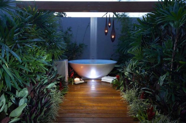 jardin tropical baignoire ilôt douche cascade
