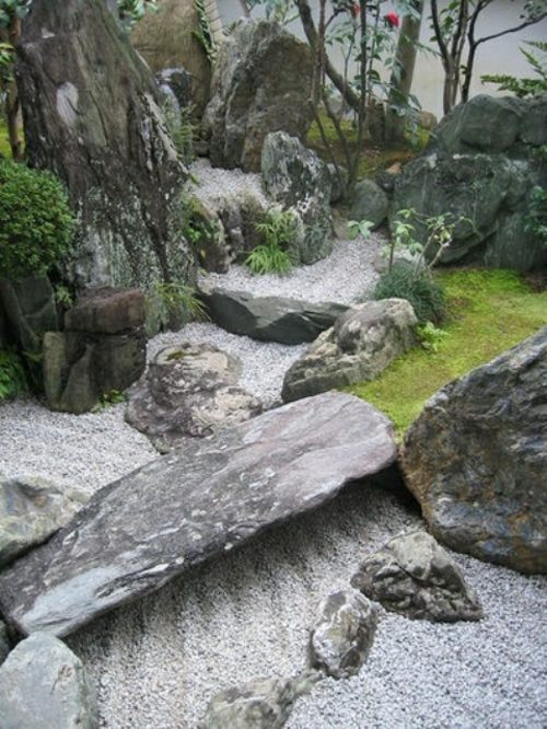 jardin zen japon rocher pierre gravier