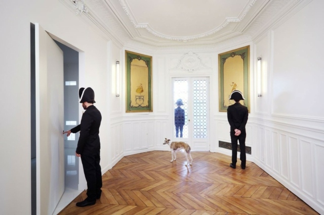 Le vestibule portes menant vers différente appartement parisien résidence luxe